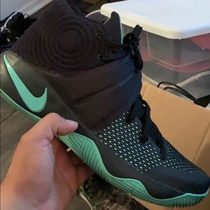 Nike kyrie 2 green glow